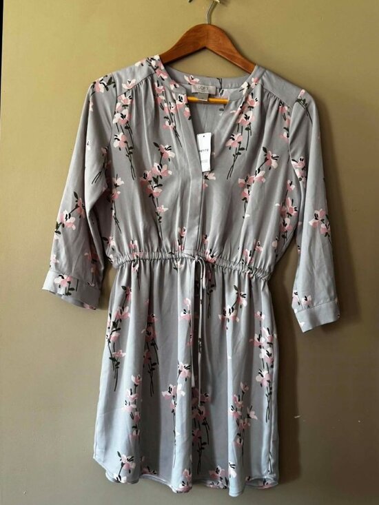 LOFT OUTLET Dresses & Skirts - LOFT OUTLET NWT Floral Mini Dress | XS Petite